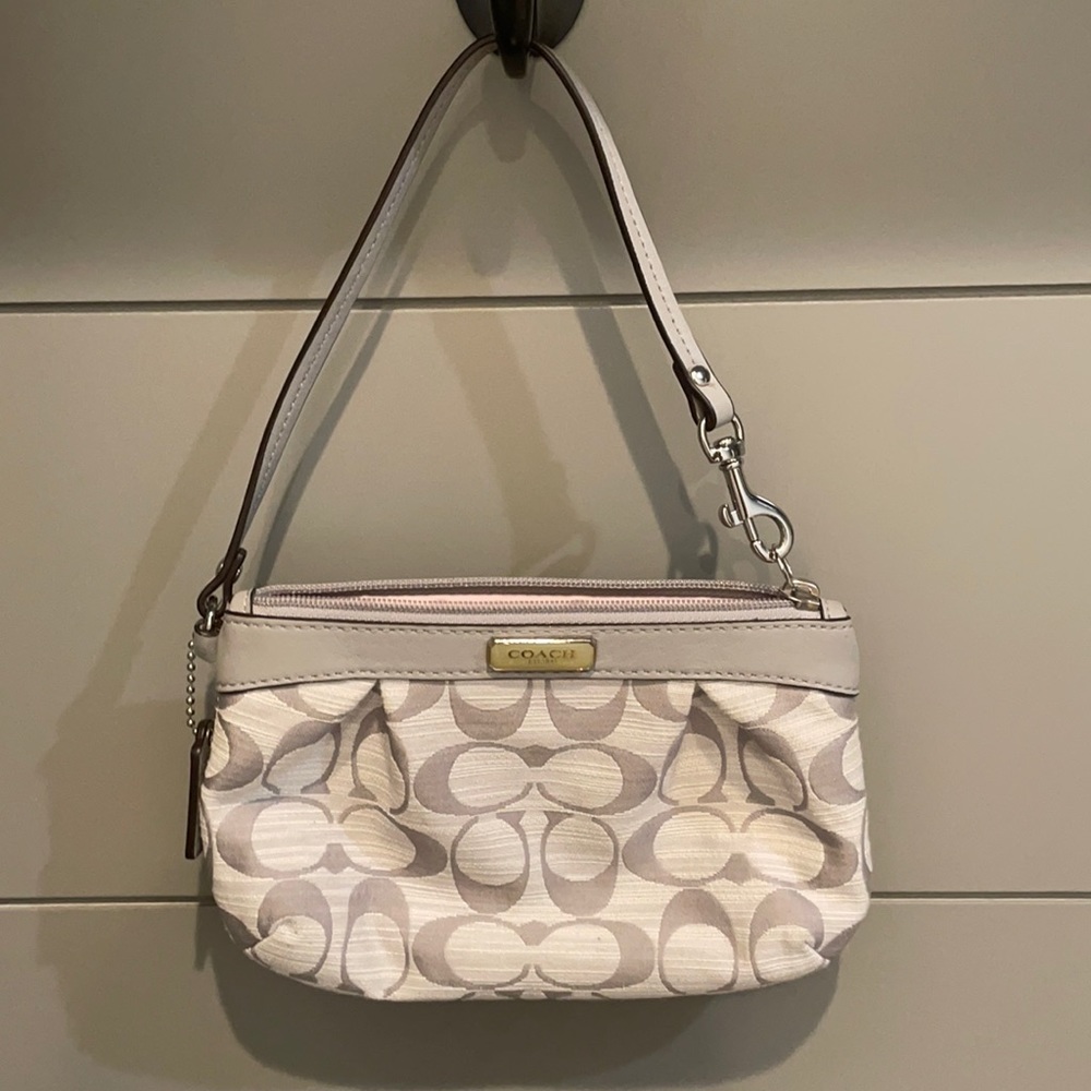 Coach wristlet wallet signature